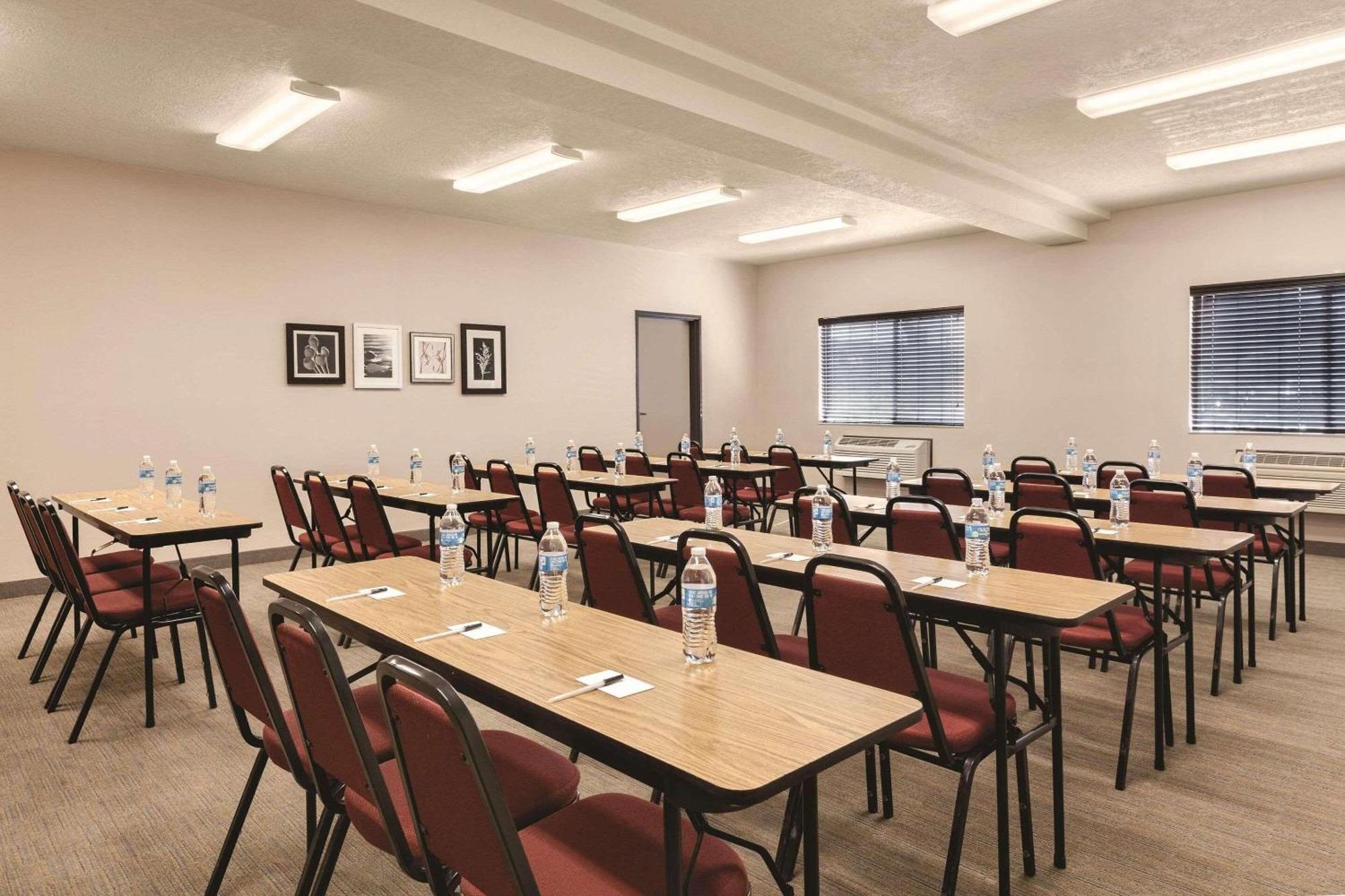 Country Inn & Suites By Radisson, Prineville, Or Exteriör bild